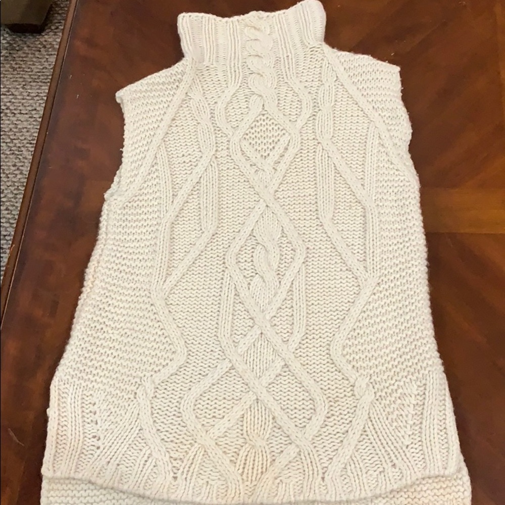 Cashmere blend sleeveless sweater